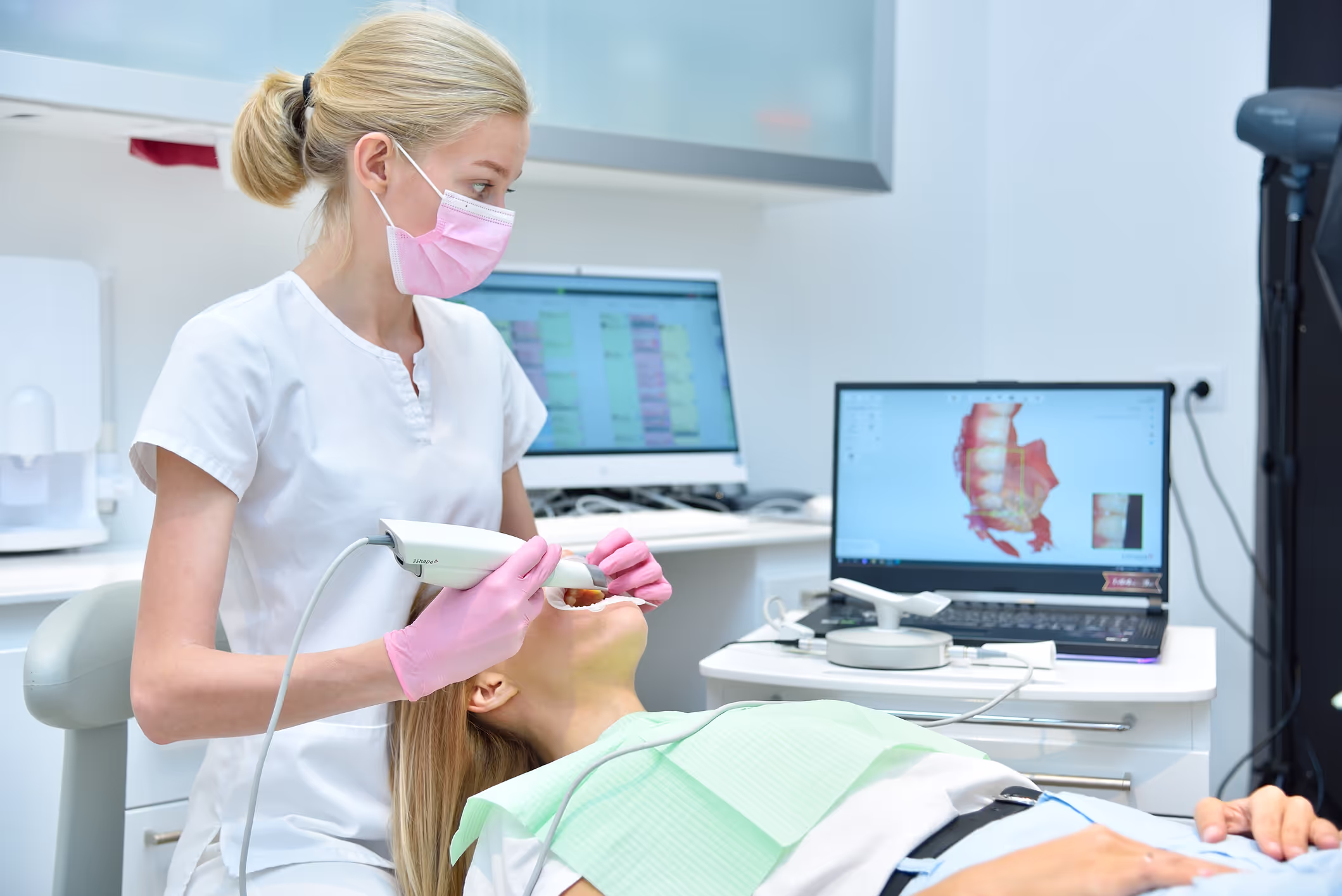 Illustration: intraoral scanner