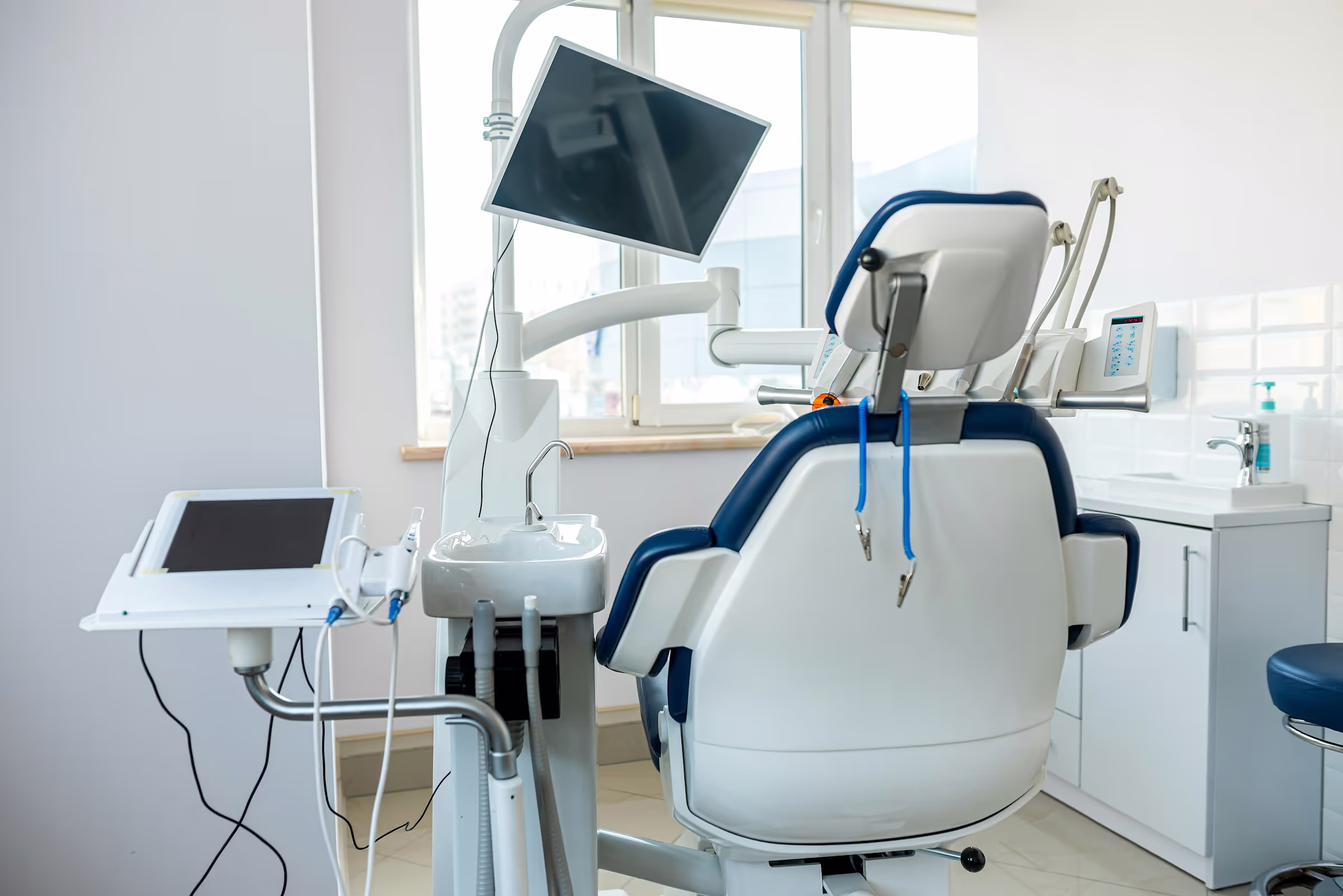 Illustration: TV on dental chairs